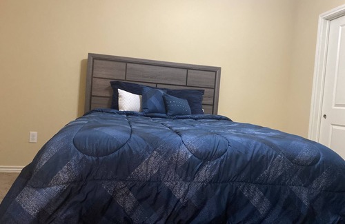 Milton House | Entire Townhouse/Comfy 1BD 1BA/Near Mall&More