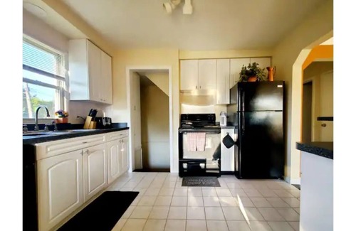 Pontiac House | Entire tri-level home with a king master and patio