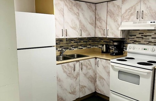 Richmond Hill Apartment | Entire two bedroom apartment in Richmond hill