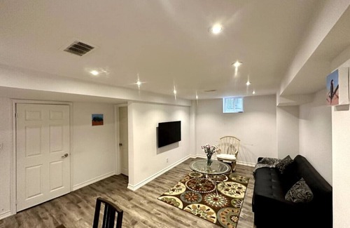 Richmond Hill Apartment | Entire two bedroom apartment in Richmond hill
