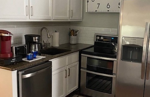 Danville House | Entire Two story 4 bed/2 full bath. Historical home only steps to Centre college
