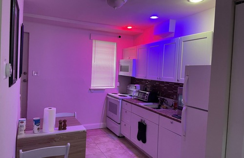 Downtown Baltimore Apartment | Entire Unit-5min to M&TBank Camden Yards