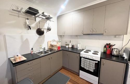 Penguin House | Entire Unit in Penguin with Free Parking