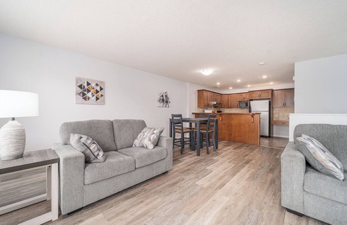 Lethbridge House | Entire unit to yourself. Internet and Netflix, full kitchen, linens and towels.