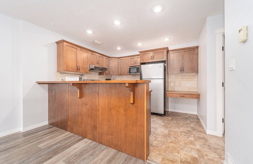 Lethbridge House | Entire unit to yourself. Internet and Netflix, full kitchen, linens and towels.