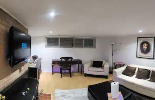 Newtonbrook Apartment | Entire unit walkout main floor