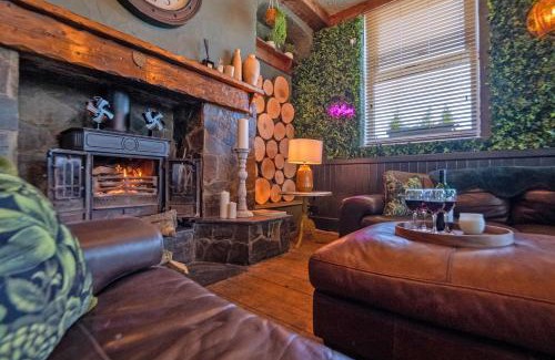 Coelbren House | Entire Venue with Accommodation Sleeps up to 19 - Waterfall Country Escape Wales
