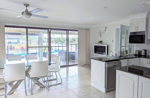 Forster House | Entire Waterfront Home, Fishing Wharf & Private Pool