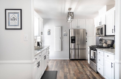 Palmdale House | ✰EntireHome✰SelfCheck-In✰W/D✰100MbsWifi✰A/C✰Yard