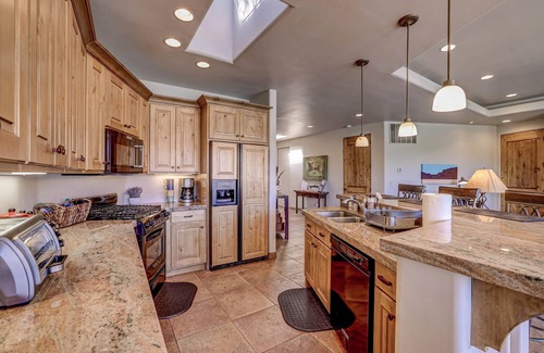 St. George Villa | Entrada Oasis 1 BR Waterside Villa w/full Kitchen & Private Garage