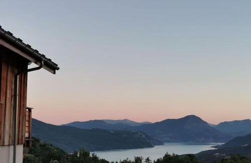 Prunieres Apartment | Entre Lac et Montagne - Piscine & Tennis