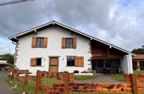 Saint-Pee-sur-Nivelle House | Entre Terre et Mer, Vieille Ferme Renovée