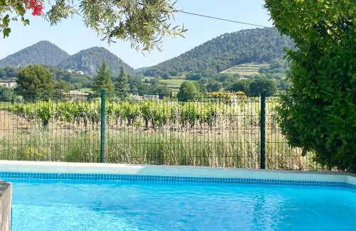 Sablet Apartment | Entre vignes et horizon Appartement avec jacuzzi privatif et piscine commune chauffée