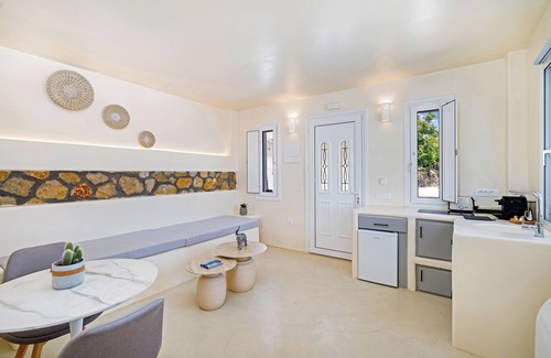 Exo Gonia Resort | Eolithos Suites