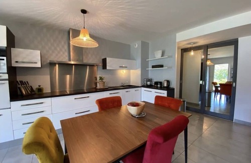 Veyrier-du-Lac Condo | EOS : Lake view with terrace, swimming pool and private parking lot