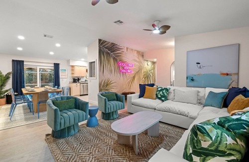 Madeira Beach House | Epic Indoor Slide! Pool&Hot Tub~Mini Golf~Fire Pit
