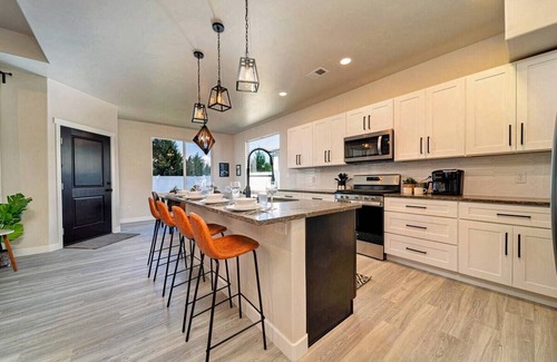 Grand Junction House | Epic Mountain Views | Fire Pit, Grill, Hot Tub & More
