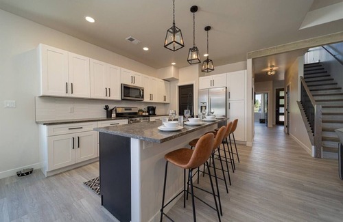 Grand Junction House | Epic Mountain Views | Fire Pit, Grill, Hot Tub & More