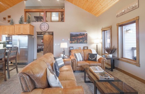 Granby House | Epic Views! Luxe Cabin near RMNP, Trails & Fishing, and #1 Ski Resort in US