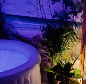 Brax Apartment | Epicur Forest - Love room romantique avec jacuzzi privé
