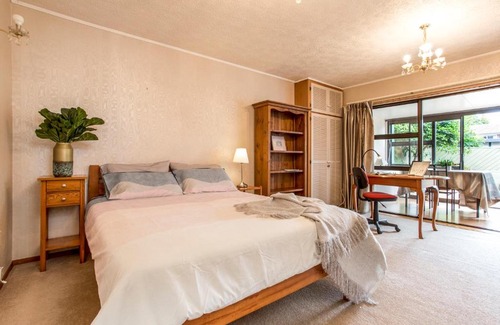 Epsom House | Epsom 4BR Sunny Staycation near Auckland CBD