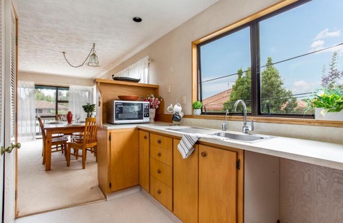 Epsom House | Epsom 4BR Sunny Staycation near Auckland CBD