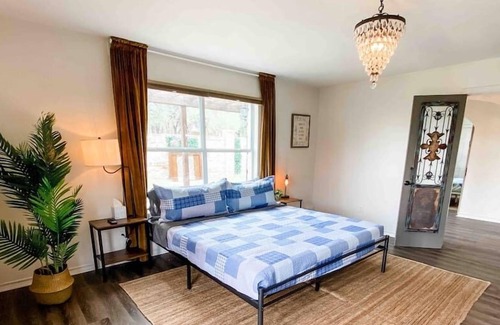 Walburg House | Equestrian House & Guesthouse on 11 acres