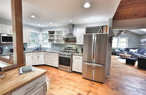 Plymouth House | Equinox Haus: Private retreat with pool table, hot tub and hiking trails