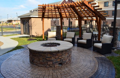 Bowling Green Condo | Equipped King Suite near the WKU campus | Free Daily Breakfast + Gym Access