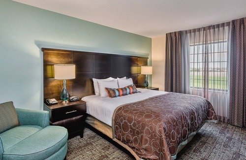 Bismarck Condo | Equipped King Suite Near Downtown | Free Daily Breakfast + Indoor Pool