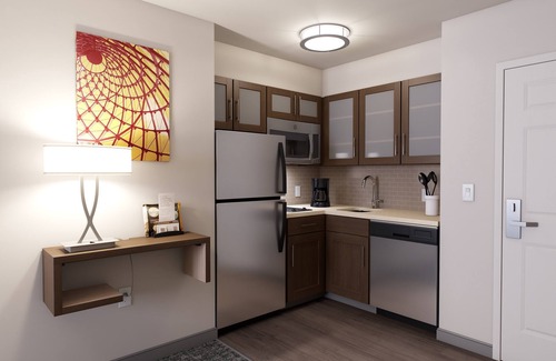 Utica Condo | Equipped Suite | Free Breakfast, 24h Business Center + Seasonal Pool