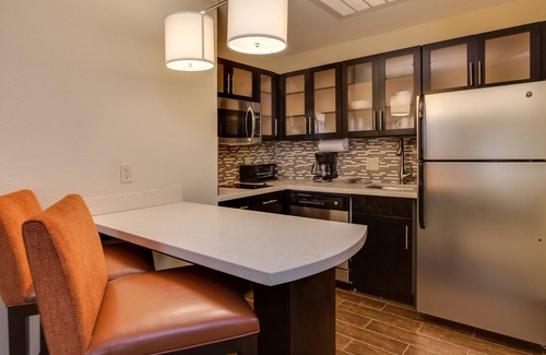 East Point Condo | Equipped Suite Near ATL | Free Breakfast + 24h Business Center!