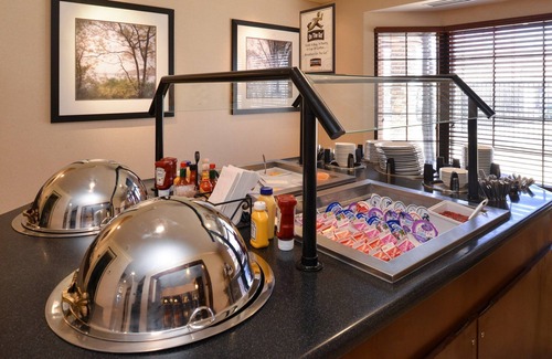 Plainfield Condo | Equipped Suite Near the Airport! Fitness Center + Free Breakfast