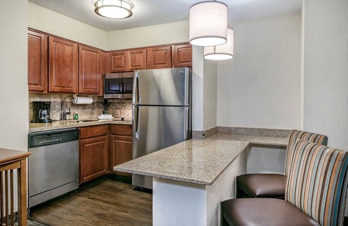 Round Rock Original Plat Apartment | Equipped Suite with FREE Buffet Breakfast, Gym Access + Air-Conditioning