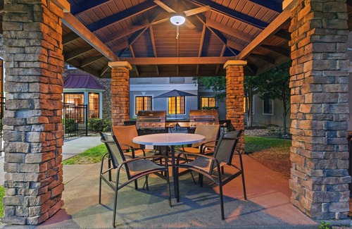 Round Rock Original Plat Apartment | Equipped Suite with FREE Buffet Breakfast, Gym Access + Air-Conditioning