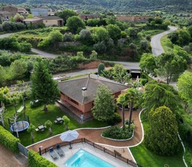 Artesa de Segre House | Era de Cal Baro - Casa rural con gran piscina y jardin