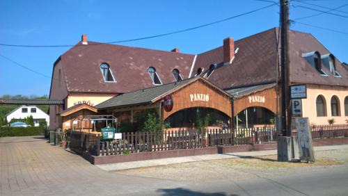 Janossomorja House | Erdős Vendégház