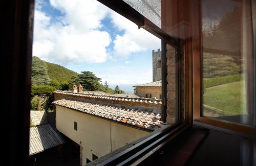 Badia Coltibuono Apartment | Eremo Granaio In Gaiole in Chianti, Tuscany