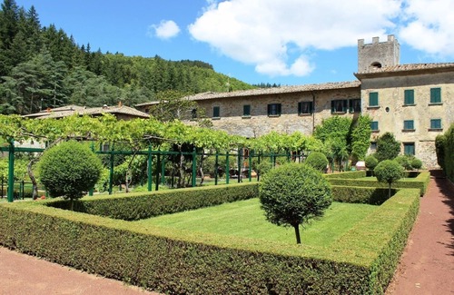 Badia Coltibuono Apartment | Eremo Magnolia In Gaiole in Chianti, Tuscany