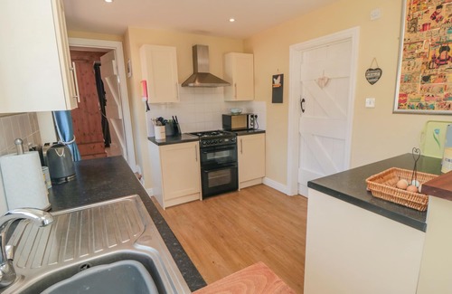 North York Moors National Park Cottage | ERICA'S 'EAVEN, pet friendly, with a garden in Kirkbymoorside