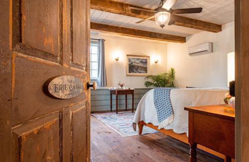 Waco House | Erie Canal Suite - The Mohawk Valley House