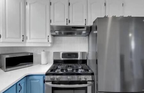 Selkirk House | Erie Cove with Sauna (sleeps 7)