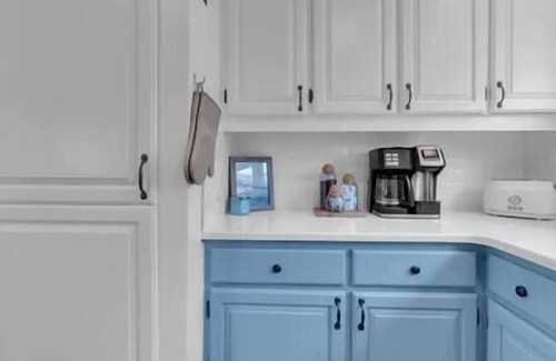 Selkirk House | Erie Cove with Sauna (sleeps 7)