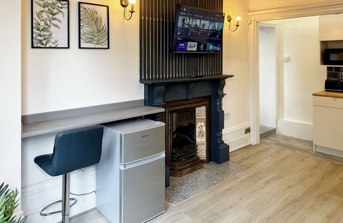 Waddon Apartment | Erin Court Mansion -Suite 10