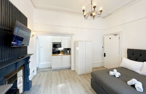 Waddon Apartment | Erin Court Mansion -Suite 10