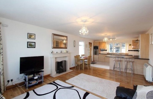 Eriskay Cottage | ERISKAY VIEWS COTTAGE, family friendly in Eriskay, South Uist