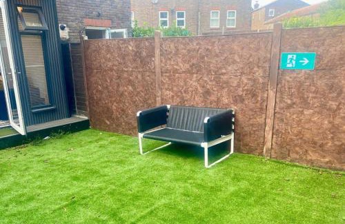 Thamesmead East House | Erith Oasis Retreat - Spacious 4BHouse