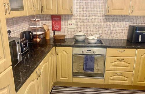 Thamesmead East House | Erith Oasis Retreat - Spacious 4BHouse