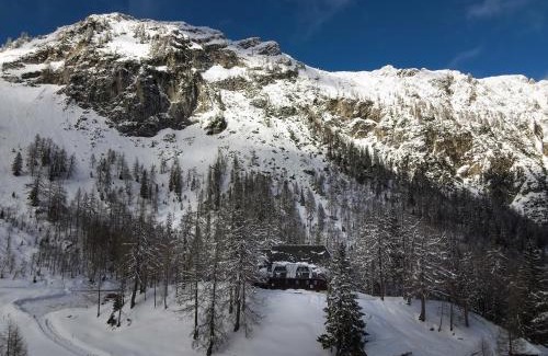Kranjska Gora House | Erjavčeva mountain hut at Vršič pass