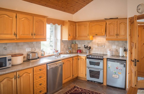 Clifden House | Errislannan Stone Cottage offers plenty of space and fabulous views.